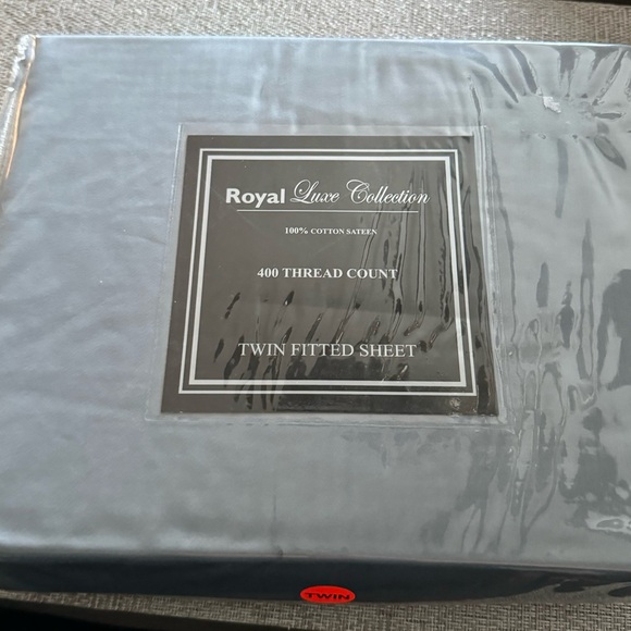 Royal Luxe Collection fitted sheet(TWIN) NWT - Picture 1 of 3